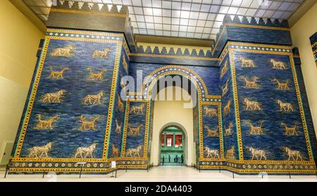 Berlin, Allemagne – 28 janvier 2018. Vue sur la magnifique porte d'Ishtar au Pergamonmuseum à Berlin. Banque D'Images