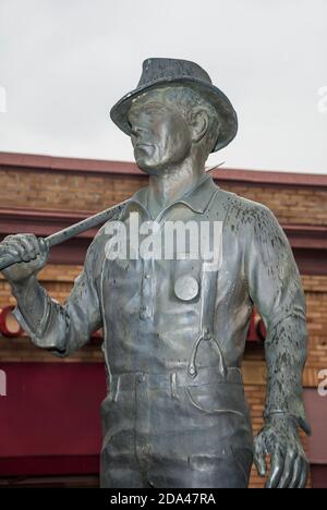 Statue de bûcherons à Shelton, Washington, commémorant les gens de l'industrie du bois (travail du bois). Banque D'Images