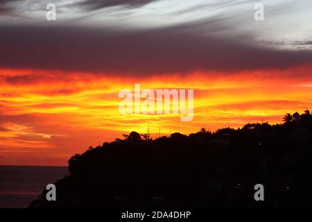 Grenade. Coucher de soleil sur le promontoire de Molinière depuis Grand mal. Banque D'Images