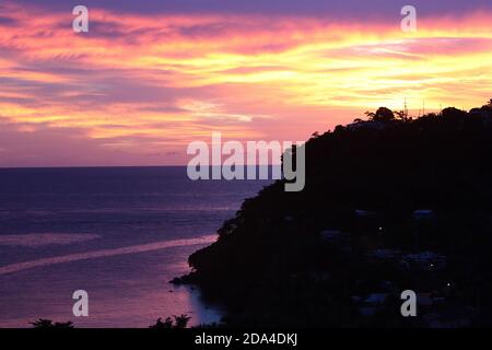 Grenade. Coucher de soleil sur le promontoire de Molinière depuis Grand mal. Banque D'Images