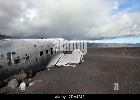 Célèbre épave d'avion sur la plage de Solheimasandur en Islande, en Europe Banque D'Images