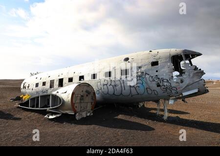 Célèbre épave d'avion sur la plage de Solheimasandur en Islande, en Europe Banque D'Images