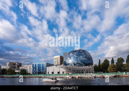 Le Musée Complex Planet Ocean, le Musée de l'océan mondial, la construction du globe de verre, Kaliningrad, Russie, 29 septembre 2020 Banque D'Images