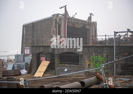 REDCAR, ANGLETERRE. 7 NOVEMBRE 2020. Le Regent Cinema historique de Redcar, présenté dans le film Exonement de 2007, est démoli. Le bâtiment historique qui date de 1873 doit être remplacé par un cinéma multi-écran, dont le coût est de 9 millions de livres sterling. (Crédit : Trevor Wilkinson | MI News) Banque D'Images