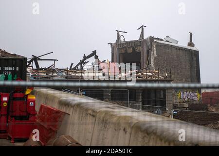 REDCAR, ANGLETERRE. 7 NOVEMBRE 2020. Le Regent Cinema historique de Redcar, présenté dans le film Exonement de 2007, est démoli. Le bâtiment historique qui date de 1873 doit être remplacé par un cinéma multi-écran, dont le coût est de 9 millions de livres sterling. (Crédit : Trevor Wilkinson | MI News) Banque D'Images