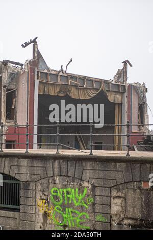 REDCAR, ANGLETERRE. 7 NOVEMBRE 2020. Le Regent Cinema historique de Redcar, présenté dans le film Exonement de 2007, est démoli. Le bâtiment historique qui date de 1873 doit être remplacé par un cinéma multi-écran, dont le coût est de 9 millions de livres sterling. (Crédit : Trevor Wilkinson | MI News) Banque D'Images