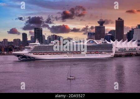 Bateau de croisière Big White stationné à Canada place Banque D'Images