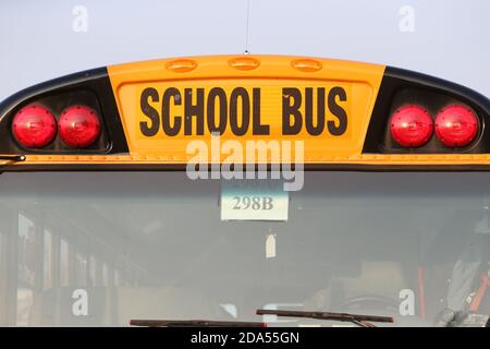 Autobus scolaire de transport Voyageur dans un stationnement. Signe. London Ontario Canada. Luke Durda/Alamy Banque D'Images