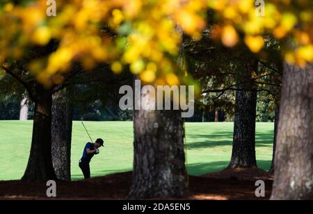 Augusta, États-Unis. 09ème novembre 2020. Cameron champ arrive sur le 13ème fairway lors d'une séance d'entraînement avant le tournoi de golf Masters 2020 au Augusta National Golf Club à Augusta, Géorgie, le lundi 9 novembre 2020. Photo de Kevin Dietsch/UPI crédit: UPI/Alay Live News Banque D'Images