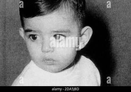 1960 , ITALIE : la chanteuse italienne d'opéra classique ANDREA BOCELLI quand était un petit enfant ( née à Laiatico , Pise , Italie 22 septembre 1958 ) - MANTANTE - aveugle - cieco - non vedente - pop Music - Musica classica - Personality when was boy - personnalités enfants - enfants - jeunes - jeunes - Personalità da giovani bambini - da giovane - bambino - ENFANCE - INFANZIA -- Archivio GBB Banque D'Images