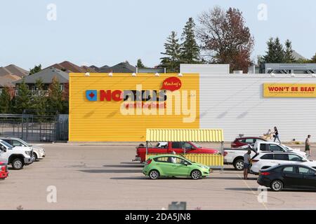 Mackays No Frills wrill wrill wrill be beat Sign. London Ontario Canada. Luke Durda/Alamy Banque D'Images