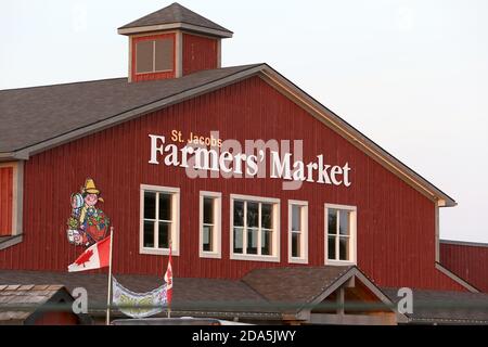 Le panneau du marché agricole de St Jacob et l'entrée sont vides pendant la semaine. 878 Weber St N, Woolwich Ontario Canada. Luke Durda/Alamy Banque D'Images