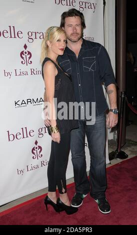 Tori Spelling et Dean McDermott au 7e anniversaire de Belle Grey Boutique, Belle Grey Boutique, Sherman Oaks, CA le 12 février 2010 Banque D'Images