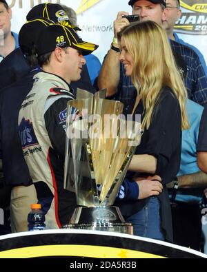 Homestead, États-Unis d'Amérique. 22 novembre 2009. HOMESTEAD, FL - NOVEMBRE 22: Jimmie Johnson apparaît remporte la Ford 400 au Homestead Miami Speedway le 22 novembre 2009 à Homestead, Floride personnes: Jimmie Johnson crédit: Storms Media Group/Alay Live News Banque D'Images