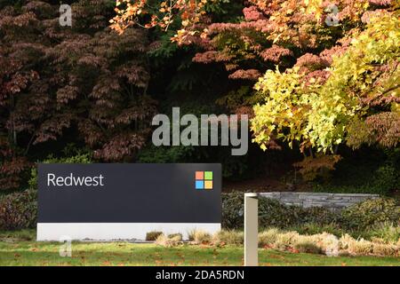 Panneau Microsoft à l'entrée du campus du siège de Redwest à Redmond, Washington, États-Unis. Banque D'Images