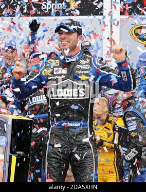 DAYTONA BEACH, FL - 24 FÉVRIER : Jimmie Johnson remporte la 55e course du Daytona 500 au Daytona International Speedway le 24 février 2013 à Daytona Beach, Floride. Personnes: Jimmie Johnson crédit: Hoo-me / MediaPunch Banque D'Images