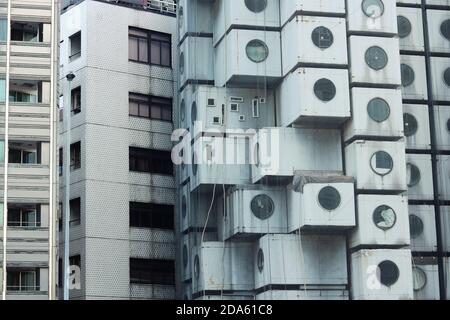 L'emblématique tour Nakagin Capsule conçue par Kisho Kurokawa à Tokyo. (Octobre 2020) Banque D'Images