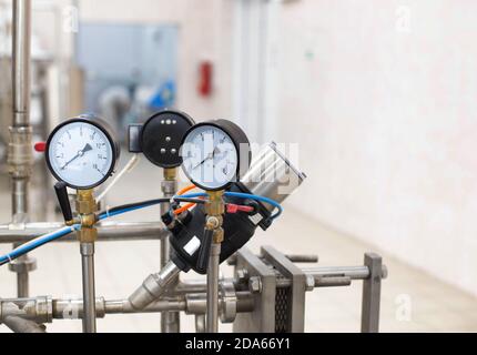 Manomètres pour centrales thermiques. Le concept d'activation et de désactivation du chauffage par temps froid. Copier l'espace pour le texte Banque D'Images