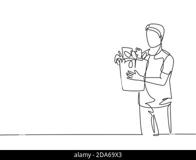 Une ligne continue de dessin jeune heureux attrayant homme tenant sac d'épicerie plein de besoins quotidiens. Achat de produits biologiques à l'épicerie concept. Illustration de Vecteur