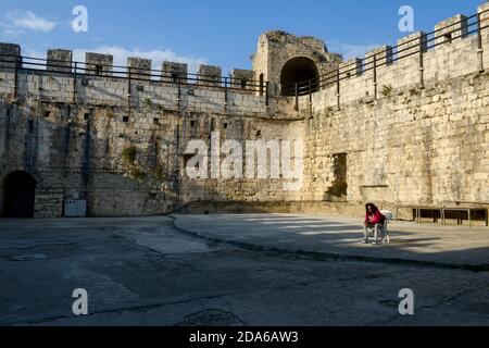 Forteresse du château de Kamerlengo, construite par la République de Venise. Un des endroits les plus visités en Croatie. Banque D'Images