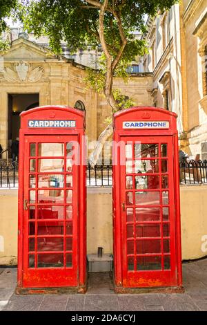 Red British Telephone Boxes à la Valette, Malte Banque D'Images