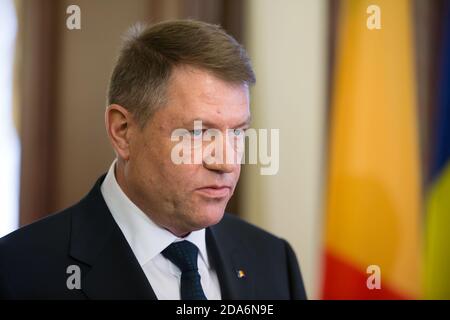 KIEV, UKRAINE - 17 mars 2015: Le Président roumain Klaus Werner Iohannis, lors d'une rencontre avec le Président ukrainien, Pyotr Porochenko Banque D'Images