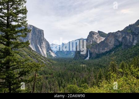 Vue de tunnel, Yosemite National Park, California, USA Banque D'Images