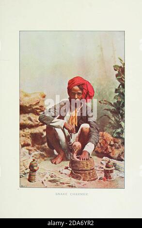 Indian Snake Charmer Images typiques des indigènes en cours de reproduction à partir de photographies spécialement préparées en couleur main. Par F. M. Coleman (époque de l'Inde) septième édition Bombay 1902 Banque D'Images