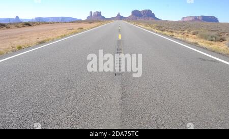 L'U.S. route 163 est une autoroute américaine de 64 kilomètres qui va de l'US 160 vers le nord à l'US 191 dans les États américains de l'Arizona et de l'Utah. Banque D'Images