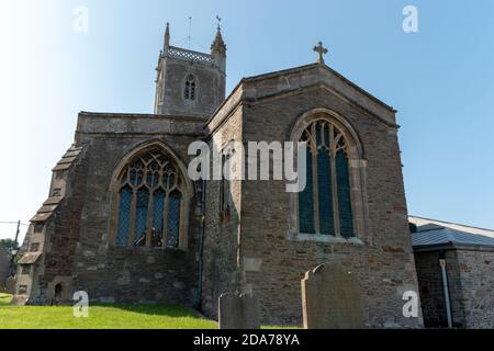 Bristol-Nailsea-novembre-2020-Angleterre- une vue rapprochée du Saint Église de la Trinité dans une petite ville de Nailsea Banque D'Images