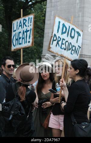 Les gens expriment leurs sentiments à l'égard de Donald Trump, New York, États-Unis Banque D'Images