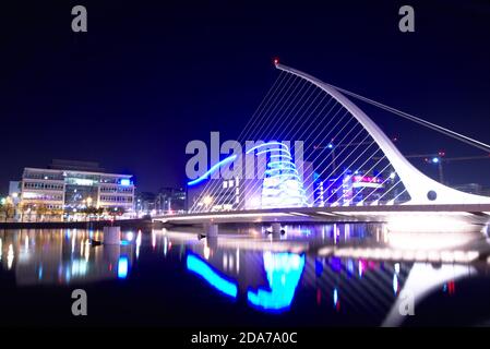 Vue latérale du pont Samuel Beckett à Dublin Banque D'Images