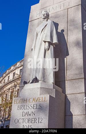 Londres, Westminster. Mémorial de Sir George Frampton en 1920 à Edith Cavell, à la place Saint-Martin. Banque D'Images