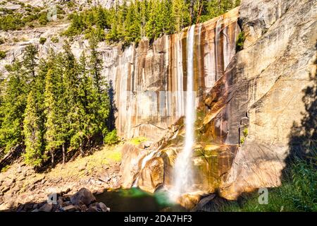 Chutes de Vernal dans la vallée de Yosemite, parc national de Yosemite, Californie Banque D'Images