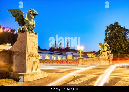 Pont Dragon à Dusk à Ljubljana, Slovénie Banque D'Images