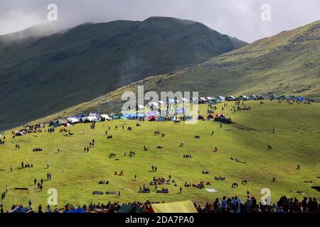 Nanda Devi Raj Jat le plus long yatra religieux dans l'Himalaya Inde. Le Nanda Devi Raj Jaat, d'une durée de trois semaines, est un pèlerinage et un festival d'Uttarakhand en Inde. Banque D'Images