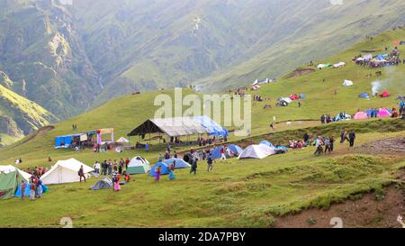 Nanda Devi Raj Jat le plus long yatra religieux dans l'Himalaya Inde. Le Nanda Devi Raj Jaat, d'une durée de trois semaines, est un pèlerinage et un festival d'Uttarakhand en Inde. Banque D'Images