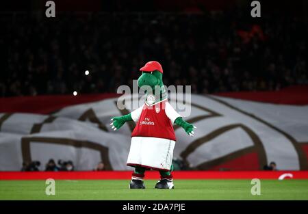 Photo du dossier datée du 24-01-2018 de la mascotte d'Arsenal Gunnersaurus. Banque D'Images