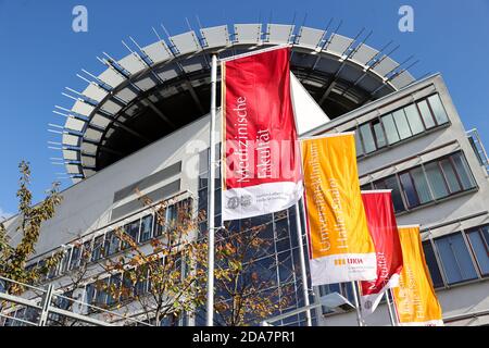 29 octobre 2020, Saxe-Anhalt, Halle (Saale): L'hôpital universitaire Halle (Saale). C'est l'hôpital affilié à la faculté de médecine de l'université Martin Luther Halle-Wittenberg et le plus grand hôpital de Saxe-Anhalt. Photo: Jan Woitas/dpa-Zentralbild/dpa Banque D'Images