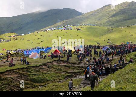 Nanda Devi Raj Jat le plus long yatra religieux dans l'Himalaya Inde. Le Nanda Devi Raj Jaat, d'une durée de trois semaines, est un pèlerinage et un festival d'Uttarakhand en Inde. Banque D'Images