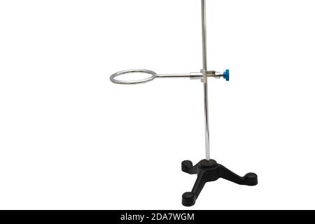 La mise en place de la titration acide-base appelée standardisation consistait en un support en métal de burette et une pince. Trépied, support de burette métallique de laboratoire. Banque D'Images