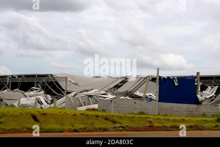 Structure métallique détruite après une tempête Banque D'Images