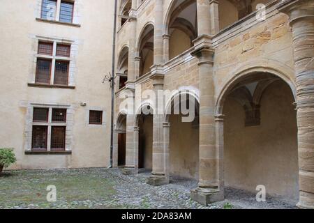 maison gothique et renaissance à nay (france) Banque D'Images