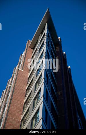 Vue sur le point du complexe de câbles point 14 pendant un ciel bleu clair. À Arlington, Virginie. Banque D'Images