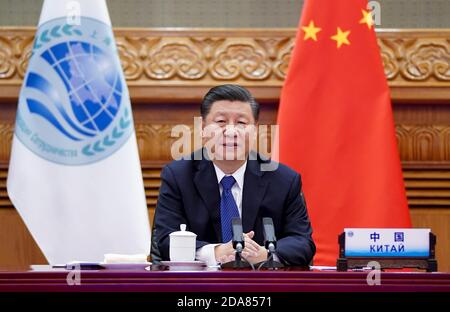 Pékin, Chine. 10 novembre 2020. Le président chinois Xi Jinping assiste à la 20e réunion du Conseil des chefs d'État de l'Organisation de coopération de Shanghai (OCS) par liaison vidéo à Beijing, capitale de la Chine, le 10 novembre 2020. Credit: Li Xueren/Xinhua/Alay Live News Banque D'Images