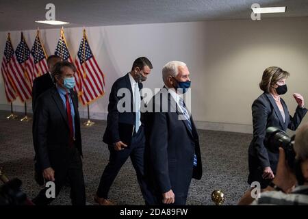 Le vice-président des États-Unis, Mike Pence, arrive pour le déjeuner GOP dans le Hart Senate Office Building à Washington, DC, le mardi 10 novembre 2020. Crédit : Rod Lamkey/CNP/MediaPunch Banque D'Images