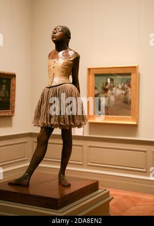 Edgar Degas Artist Little Ballerina bronze sculpture 1922 ( petite danseuse de quatorze ans ), Metropolitan Museum of Art, New York, Etats-Unis. Banque D'Images