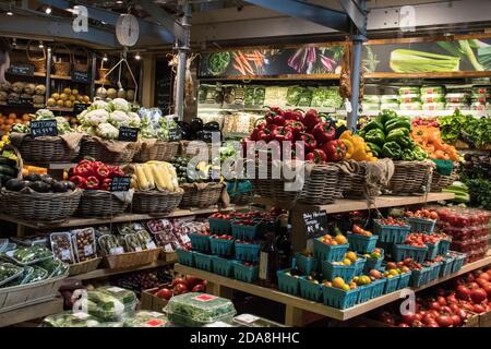 Fruits et légumes au Grand Central Market à Grand Central Station, Lexington Avenue, Midtown Manhattan, New York City, NY, États-Unis Banque D'Images