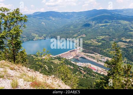 La centrale hydroélectrique sur le lac Perucac et la rivière Drina, Bajina Basta, Serbie. Banque D'Images