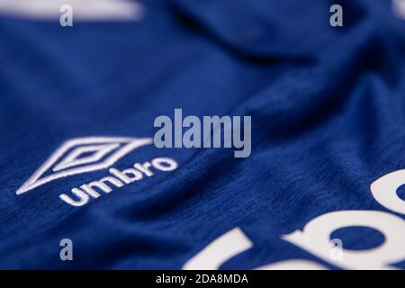 Logo Umbro blanc argenté brodé sur l'Everton 2018 2019 Chemise Banque D'Images